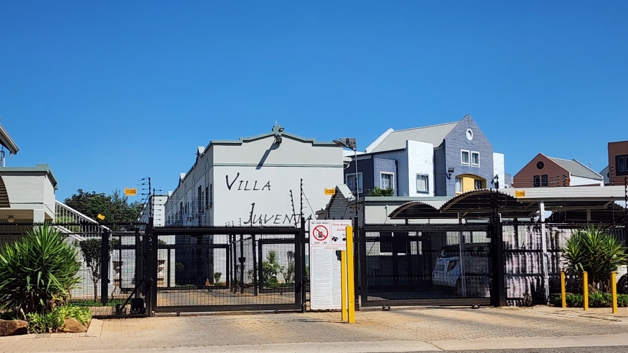 To Let 2 Bedroom Property for Rent in Kannoniers Park North West